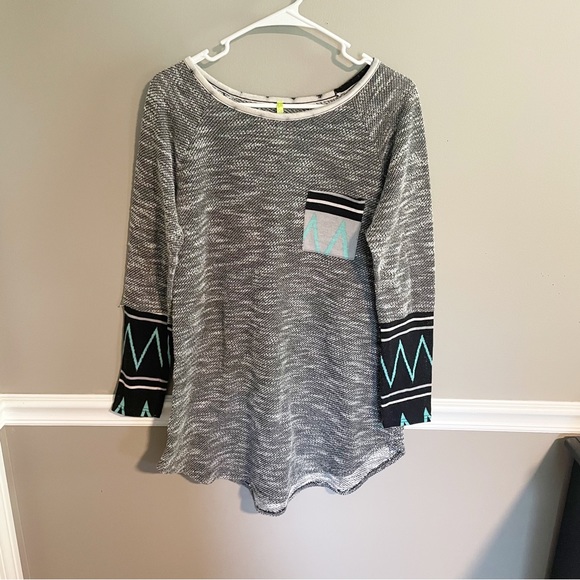 ⭐️4 for $10⭐️Heathered Knit Long Sleeve Pocket Shirt.  Aztec Colorblock Tunic - Picture 3 of 11